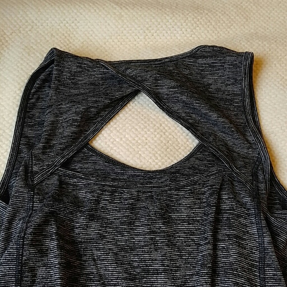 Old Navy Maternity Work Out top - Picture 6 of 6